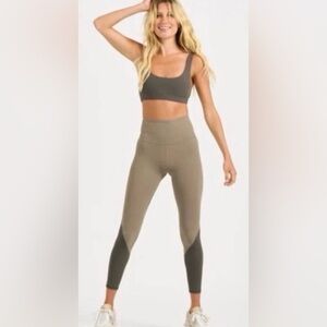 Vuori Medium Everyday Sport Bra & Colorblock Legging Oregano Green Matching Set